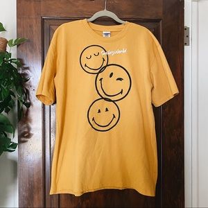 OVERSIZED SMILEY GRAPHIC TEE